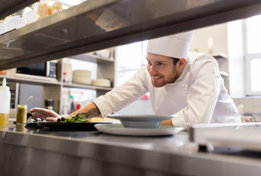 Einfach nur lässige, normale Servicemitarbeiter und Aushilfen gesucht (m/w/d)
